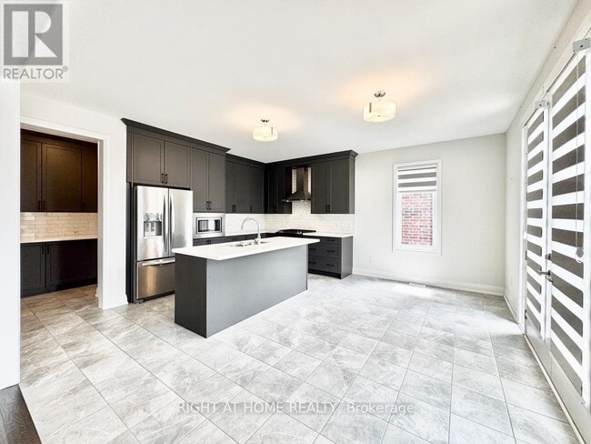 Building Photo - 6 Sweet Cicely St