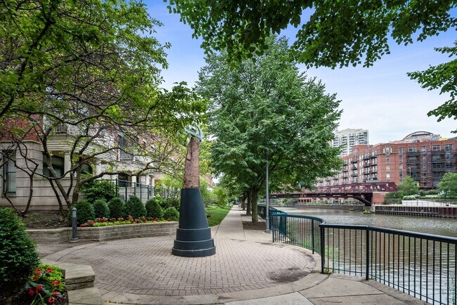 Foto del edificio - 449 N Canal St