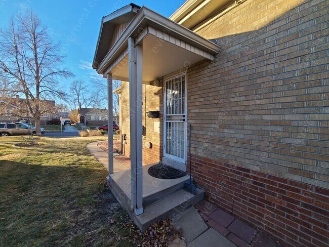 Building Photo - 1440 Eudora St