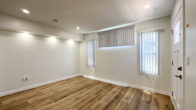 Foto del edificio - 126 E 3rd St