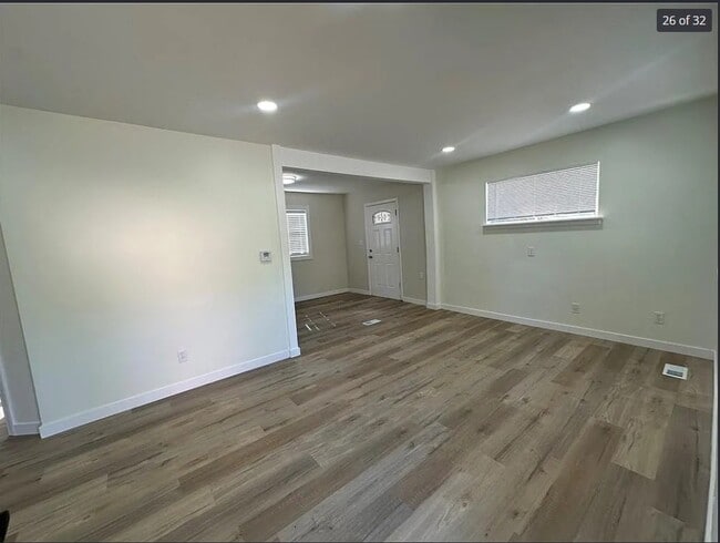 Foto del edificio - 8311 Tracy Ave