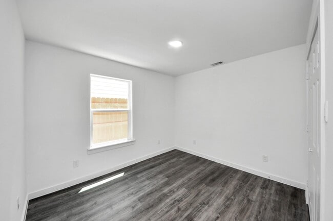 Building Photo - 7611 Shotwell St