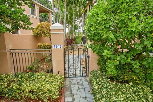 Foto del edificio - 2707 Center Ct Dr
