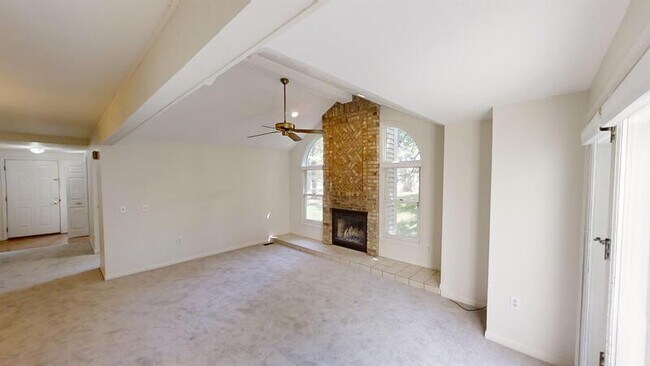 Foto del edificio - 455 Village Oaks Ct