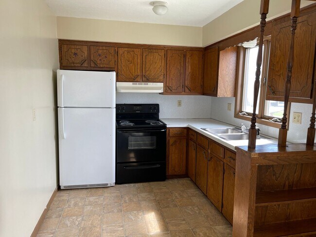 Foto del edificio - 2 bedroom 1 bathroom upstairs apartment fo...