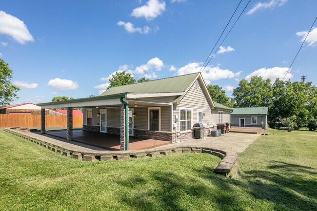 Building Photo - 314 Russell Cave Rd