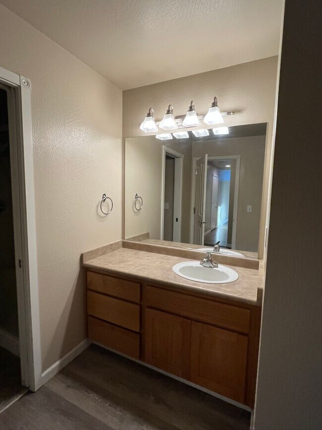 Foto del edificio - 3 Bedroom 2 Bath Single Family Home