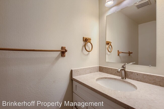 Building Photo - 2 br, 1.5 bath House - 9669 West Chatfield...