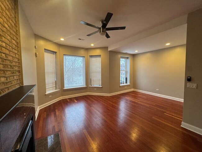 Foto del edificio - 4518 S Indiana Ave