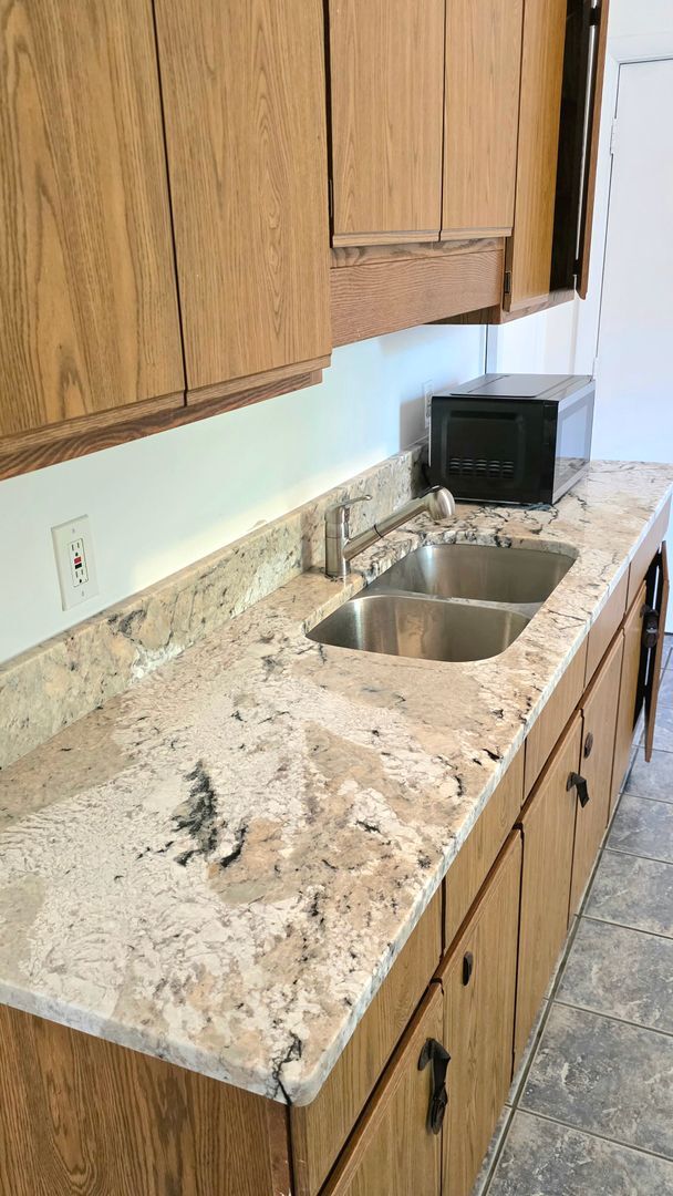 Building Photo - Charming First-Floor Apartment on Gorgeous Camden Ave!