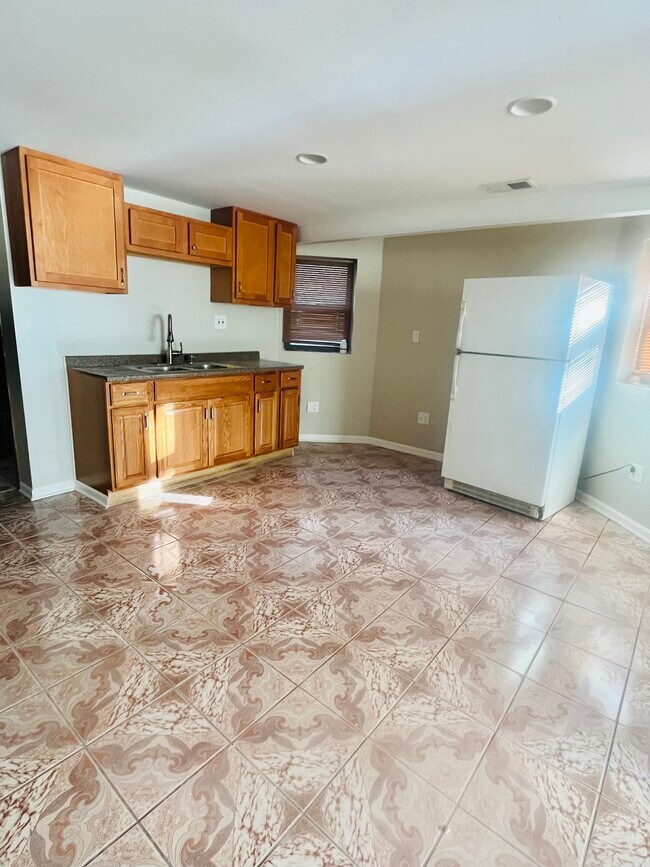 Foto del edificio - 1521 N Springfield Ave