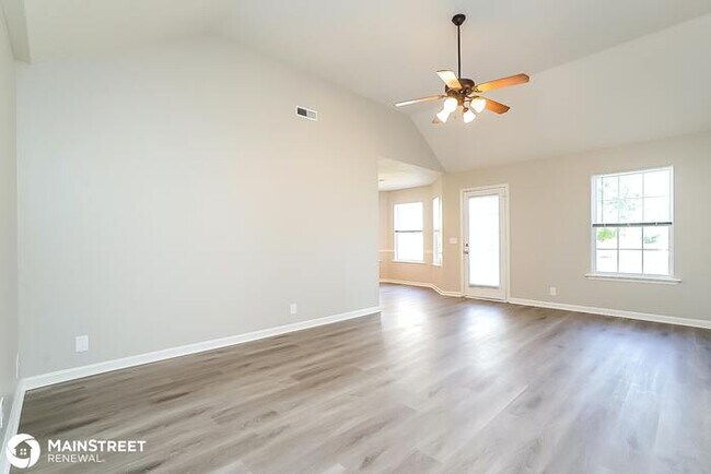 Building Photo - 972 Tom Hailey Blvd, La Vergne, TN 37086