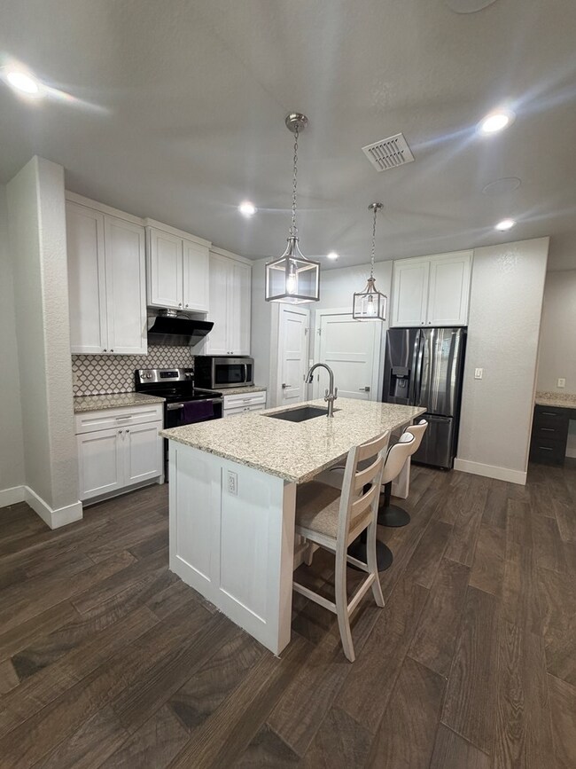 Foto del edificio - 2408 Birkdale Ln