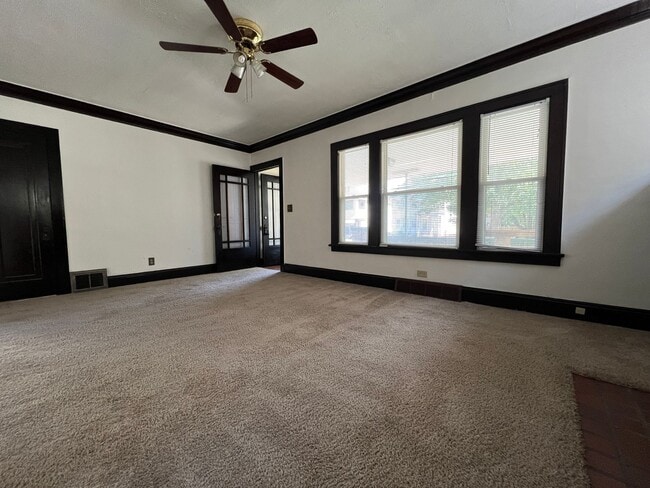 Foto del edificio - 2196 Lewis Dr