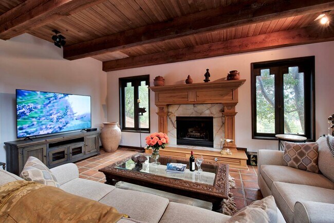 Foto del edificio - 432 Live Oak Dr