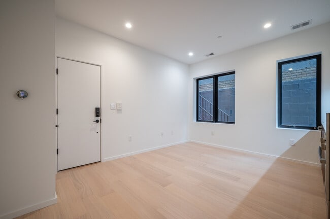 Building Photo - 424 M St NW