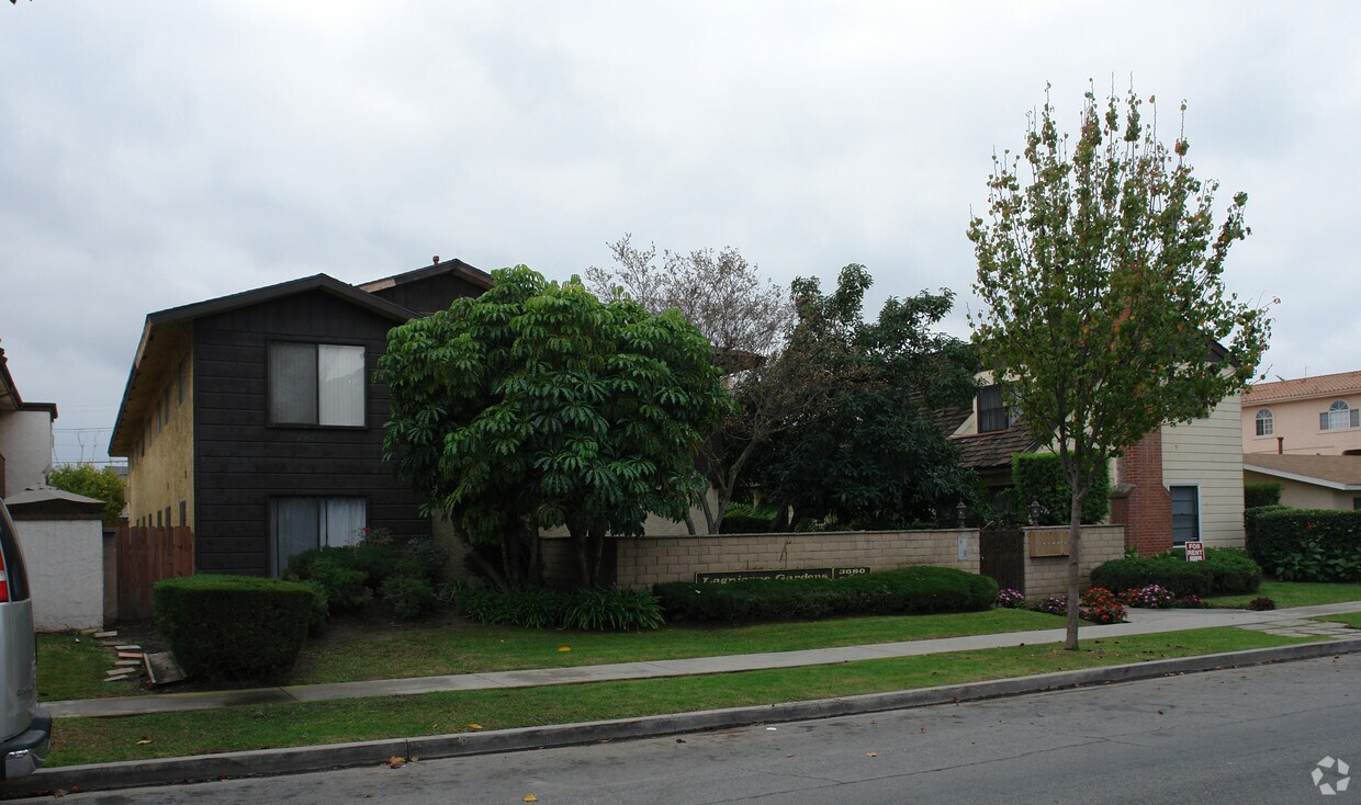 36803698 Howard Ave, Los Alamitos, CA 90720 Apartments in Los