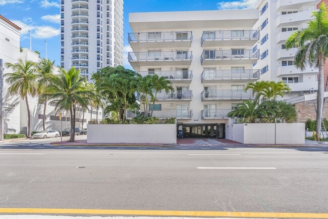 Foto del edificio - 4141 Collins Ave