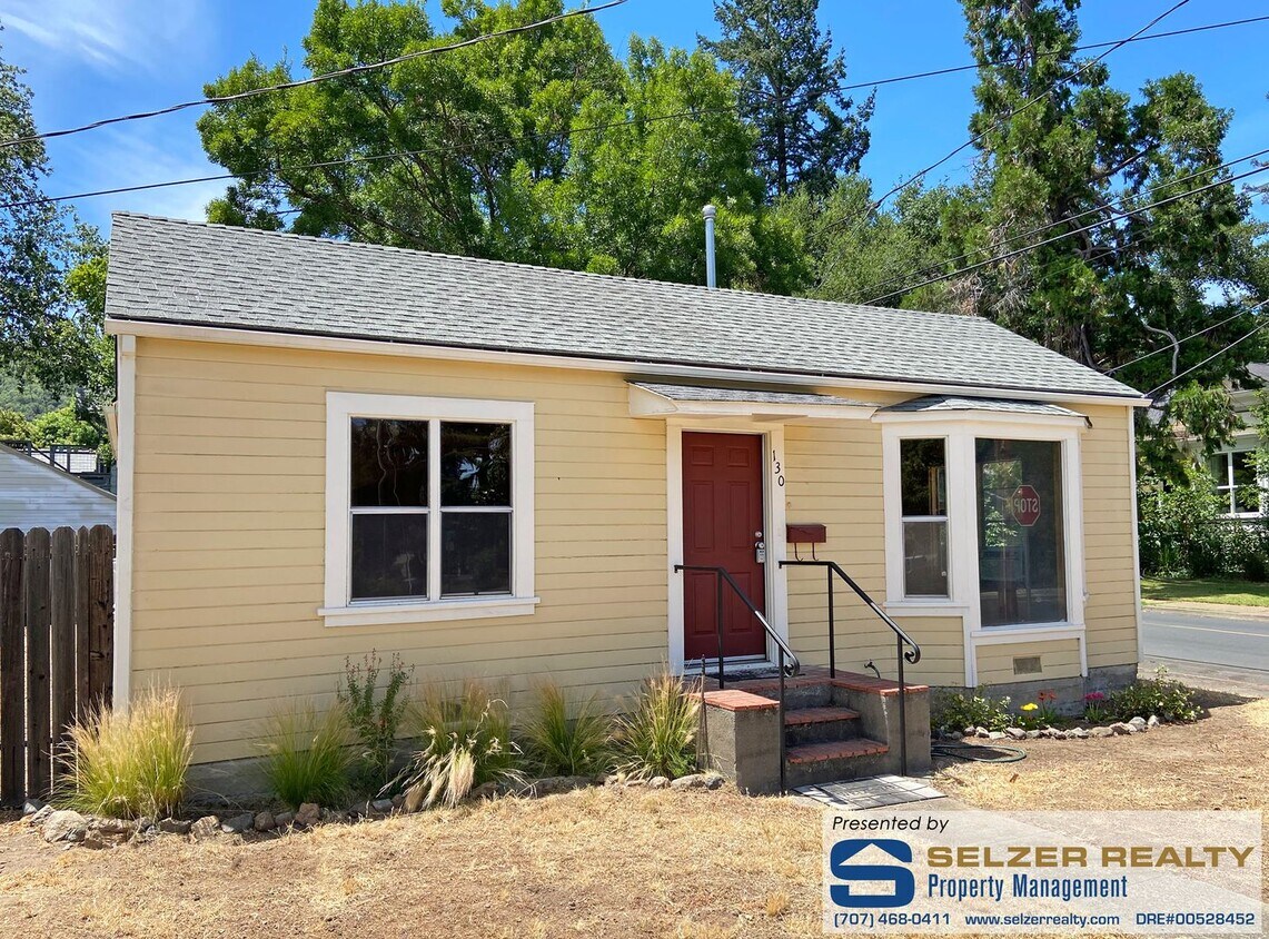 Primary Photo - Cozy 2 bd. cottage on the westside; walkin...