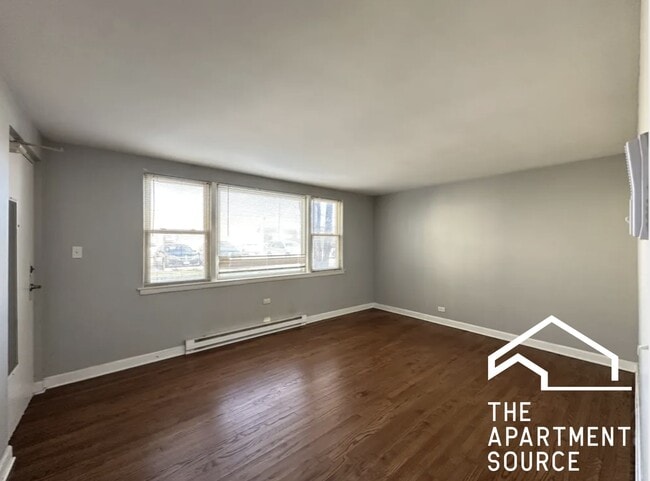 Foto del edificio - 7630 N Milwaukee Ave