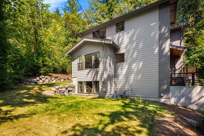 Foto del edificio - Lake Forest Park - AMAZING Contemporary 4 ...
