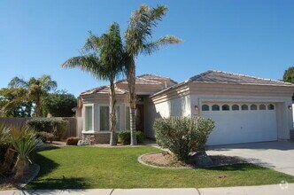 Building Photo - 3660 S Hawthorn Dr