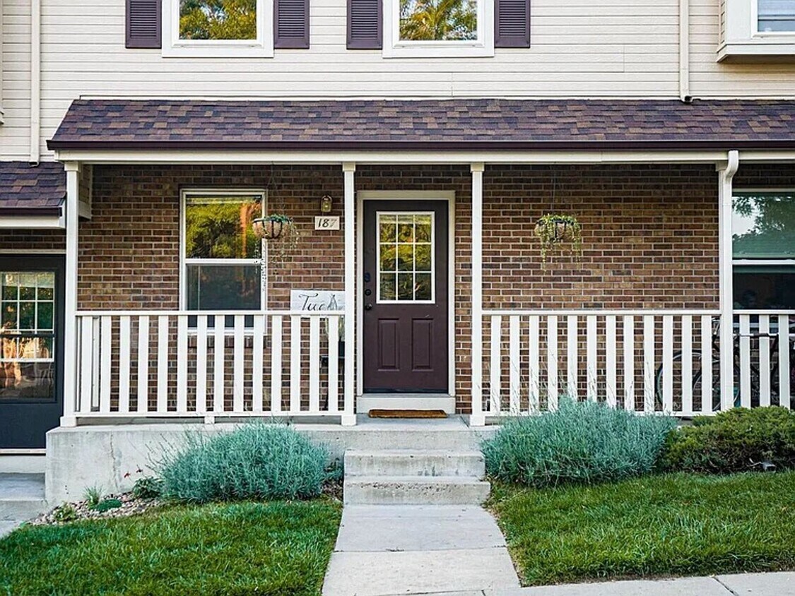 Primary Photo - Lousiville Townhome Ready to Lease!