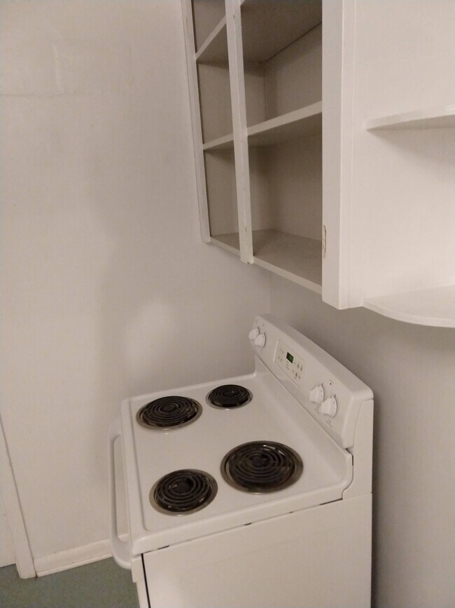 Range in kitchen - 1119 N College St