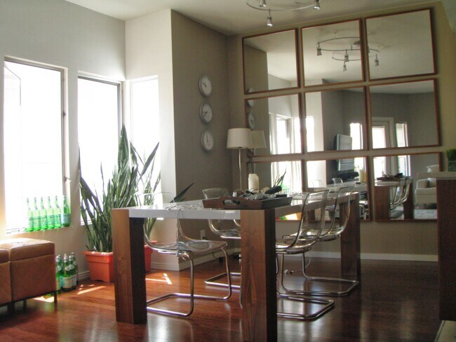 Living Room - 655 Columbia St