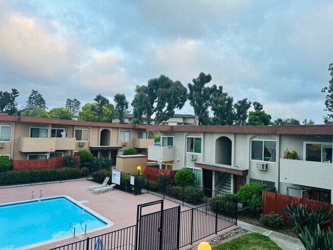 Foto del edificio - 9510 Carroll Canyon Rd