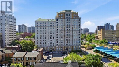 Building Photo - 135 James St S