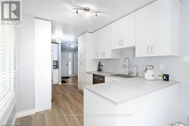 Building Photo - 8 Buss Ct
