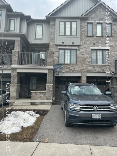 Photo principale - 115 S Creek Dr