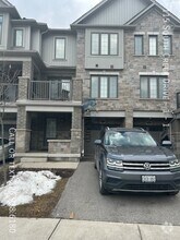 Building Photo - 115 S Creek Dr
