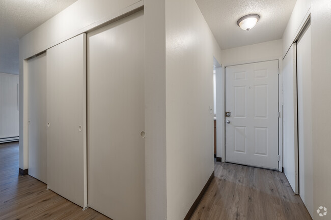 2BR, 1BA - 950SF Entry Way - Brooktree Apartments