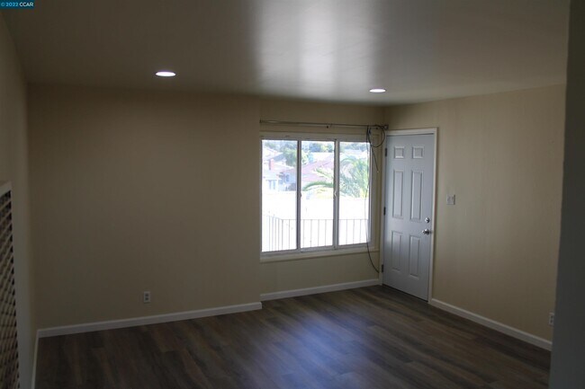 Foto del edificio - 4216 Nevin Ave