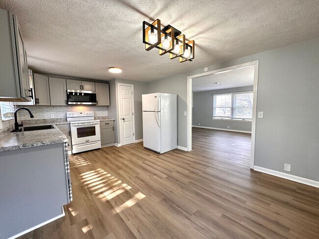 Foto del edificio - 6320 &amp; 6322 N Fruitridge Street