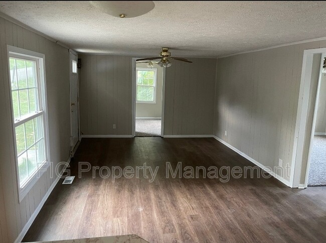 Building Photo - 4135 Selma Ave