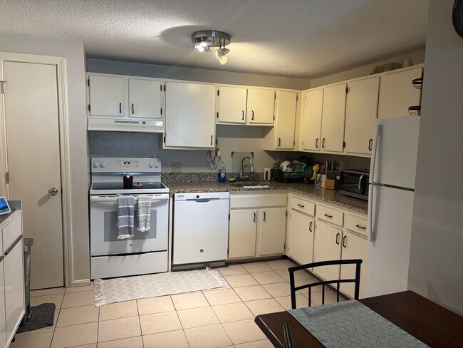 Building Photo - 206 White Cedar Blvd