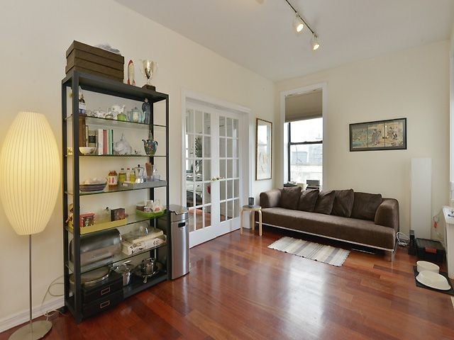 Primary Photo - 274 W 19th St