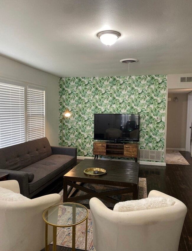 Building Photo - 6208 Walnut Hills Dr