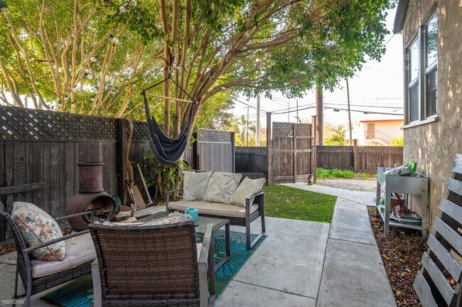 Building Photo - 1 br, 1 bath Duplex - 430 North Francisca ...