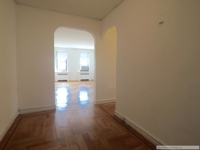 Foto del edificio - 116 Seaman Ave