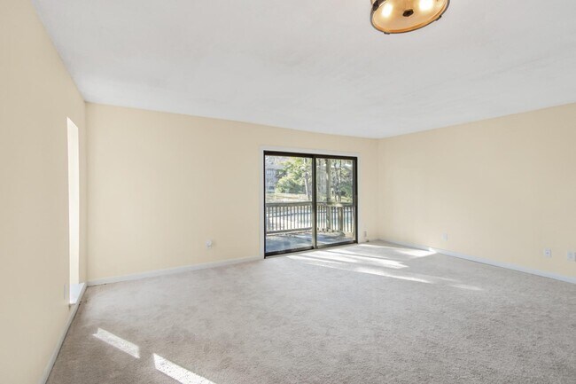 Foto del edificio - 612 Pine Ridge Pl