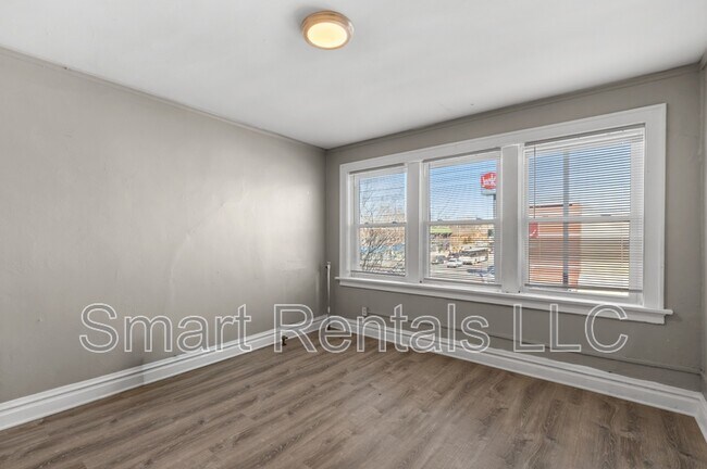 Foto del edificio - 5618 S Grand Blvd