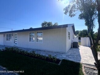 Building Photo - 712 Badger Dr NE
