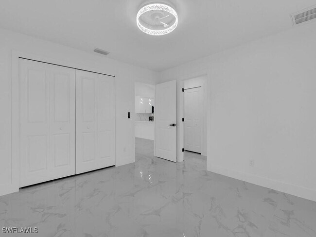 Foto del edificio - 4738-4740 Douglas Ln