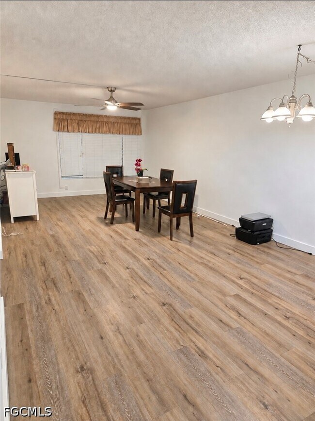 Foto del edificio - 2264 Winkler Ave