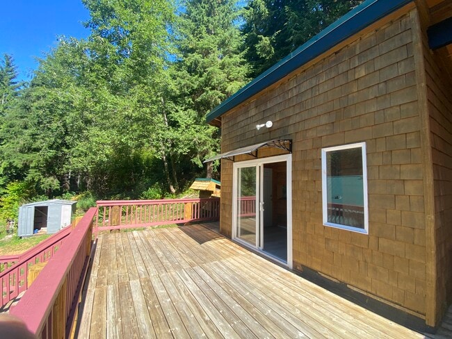 Building Photo - 110 Puyallup Dr