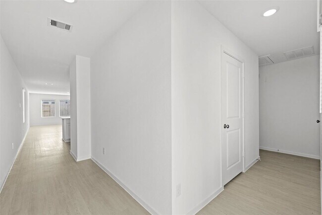 Foto del edificio - 214 Farray Frst Ln St